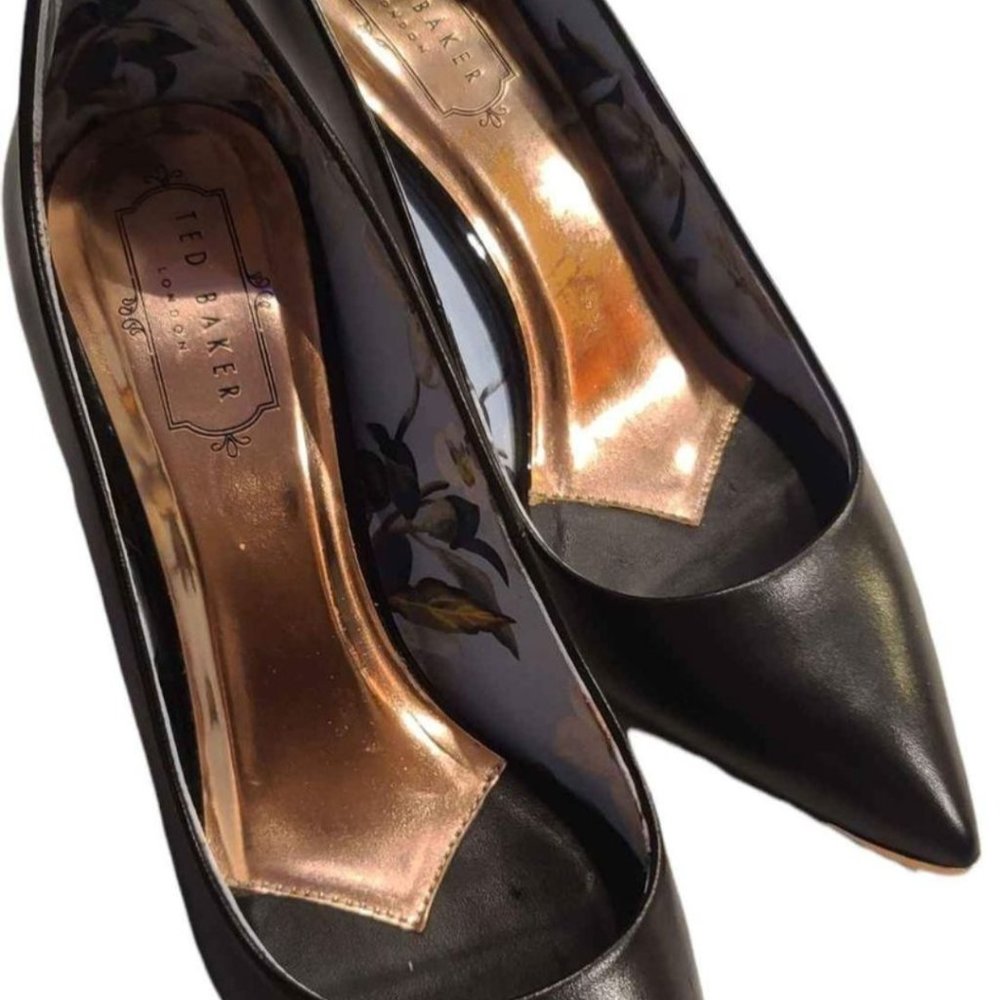 Ted Baker Womens Size 8 Classic Black Leather Pump with Beautiful Rose Gold Det